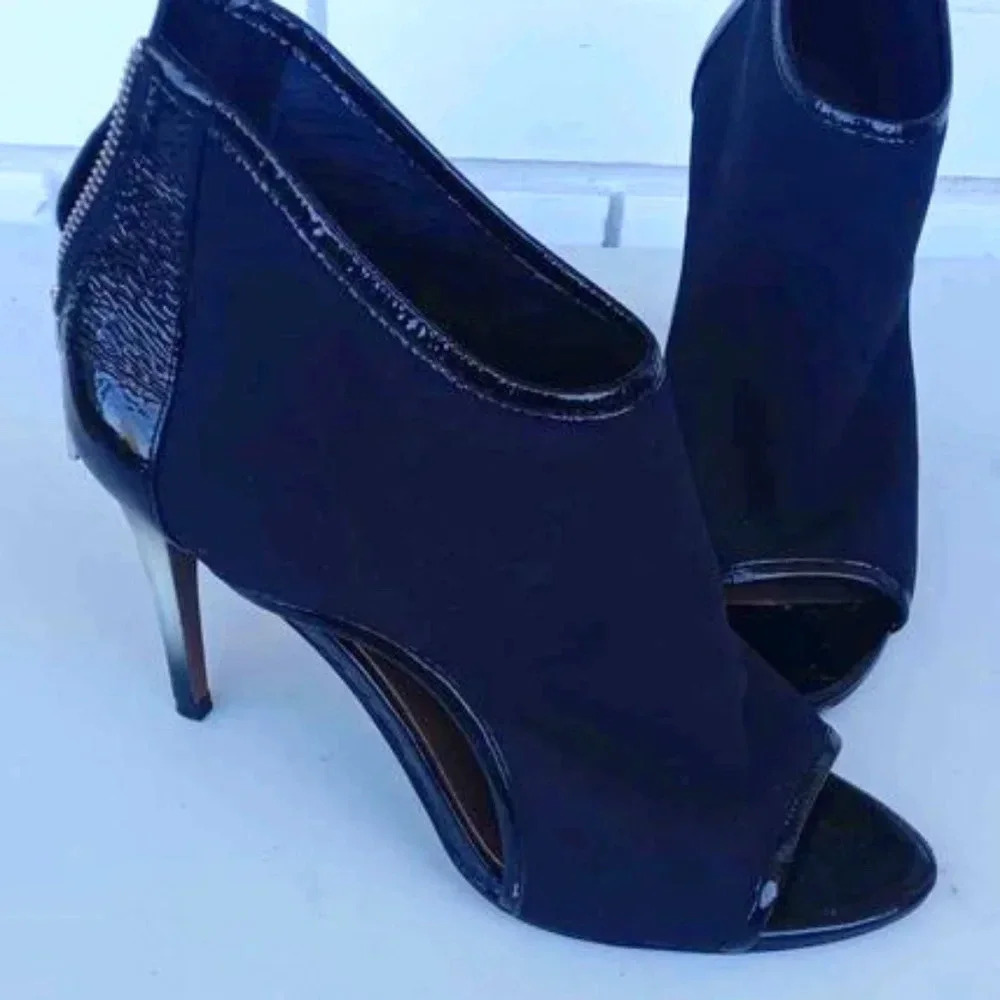 Donald J Pliner Womens Ashlyn Heel  Size 8 M Black Zip up Peep-Toe